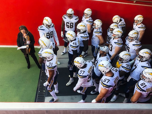 萨哈：博格巴比目前曼联中场都更强，他也有证明自己的动力.